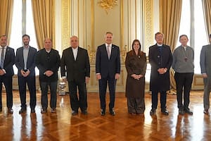 Los arzobispos Marcelo Colombo, Raúl Pizarro y Jorge García Cuerva, con los ministros Pablo Quirno y Sandra Pettovello y el secretario de Culto, Agustín Caulo