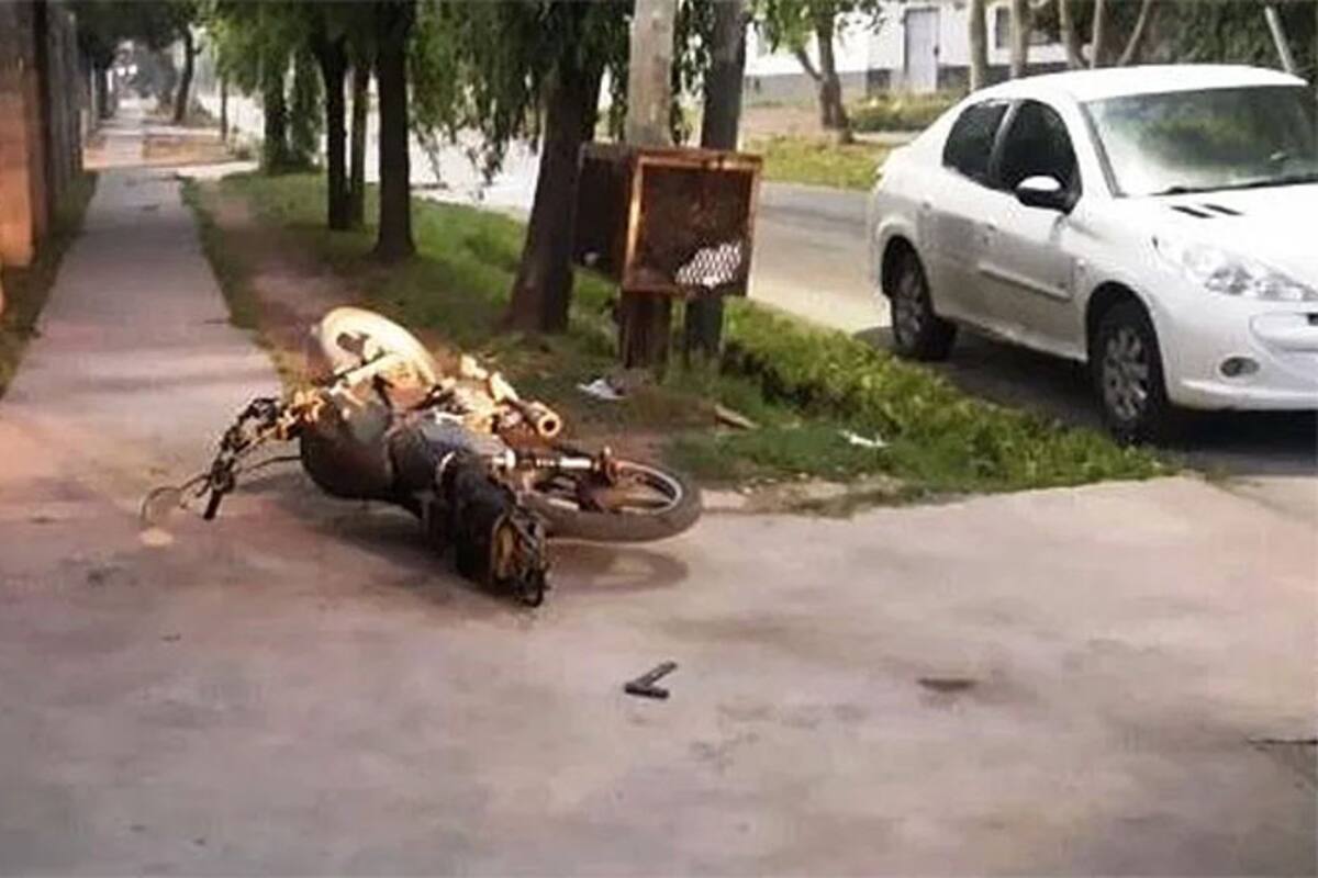 Los asaltantes dejaron la moto en el lugar cuando comenzó el tiroteo con el policía