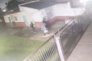 La Matanza: un grupo de ladrones irrumpió en la casa de una jubilada, la golpeó y le robó