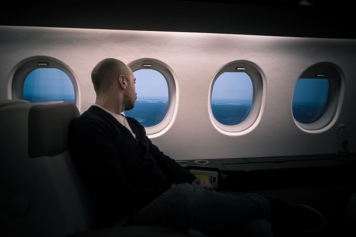 Los asientos de primera clase ofrecen más comodidades y en ocasiones una oferta mejorada de alimentos y bebidas