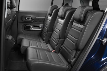 Los asientos traseros del Citroën C5 Aircross son individuales y se pueden desplazar y rebatir