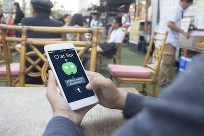 Los asistentes virtuales ganan terreno entre las empresas a medida que se van "humanizando" y caen las barreras de ingresoen materia de costos