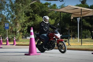 Los aspirantes a motociclistas deben tramitar la licencia en la sede del Parque Roca