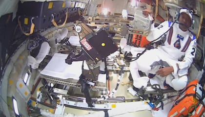 Los astronautas comenzaron el abordaje