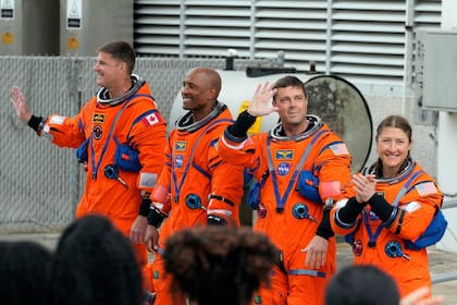 Los astronautas que viajan en el Artemis II