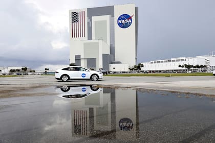 NASA - SpaceX: los astronautas son trasladados a la plataforma de lanzamiento
