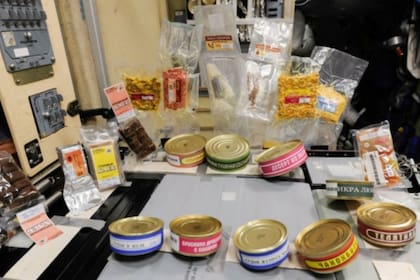 Los astronautas tienen tres comidas al día, revisadas por nutriólogos para confirmar que reciban las vitaminas y minerales adecuados