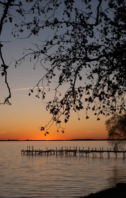 Los atardeceres en la Laguna de Chascomús, son uno de sus programas más atractivos.