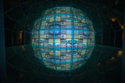 Los atractivos del planetario y centro de interpretación interpelan a los visitantes.