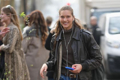 Los auriculares con cable para algunos es garantía de mejor calidad de sonido, para otros una moda.