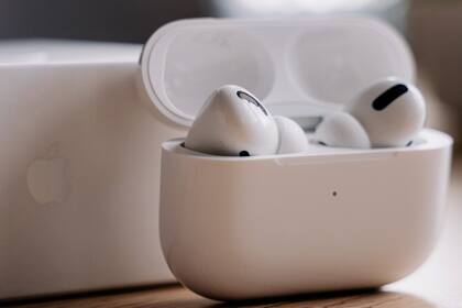 Los auriculares con cable transmiten audio sin compresión, algo imposible en conexiones Bluetooth con ancho de banda limitado