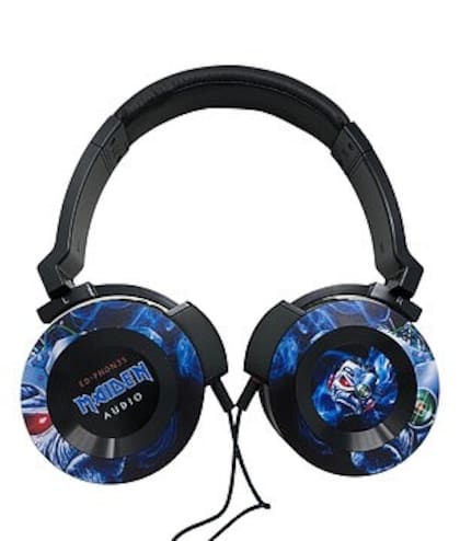 Los auriculares de Jürgen Klopp con la marca de Iron Maiden. Crédito: Twitter