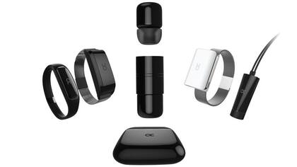 Los auriculares Fuse con sus brazaletes de carga