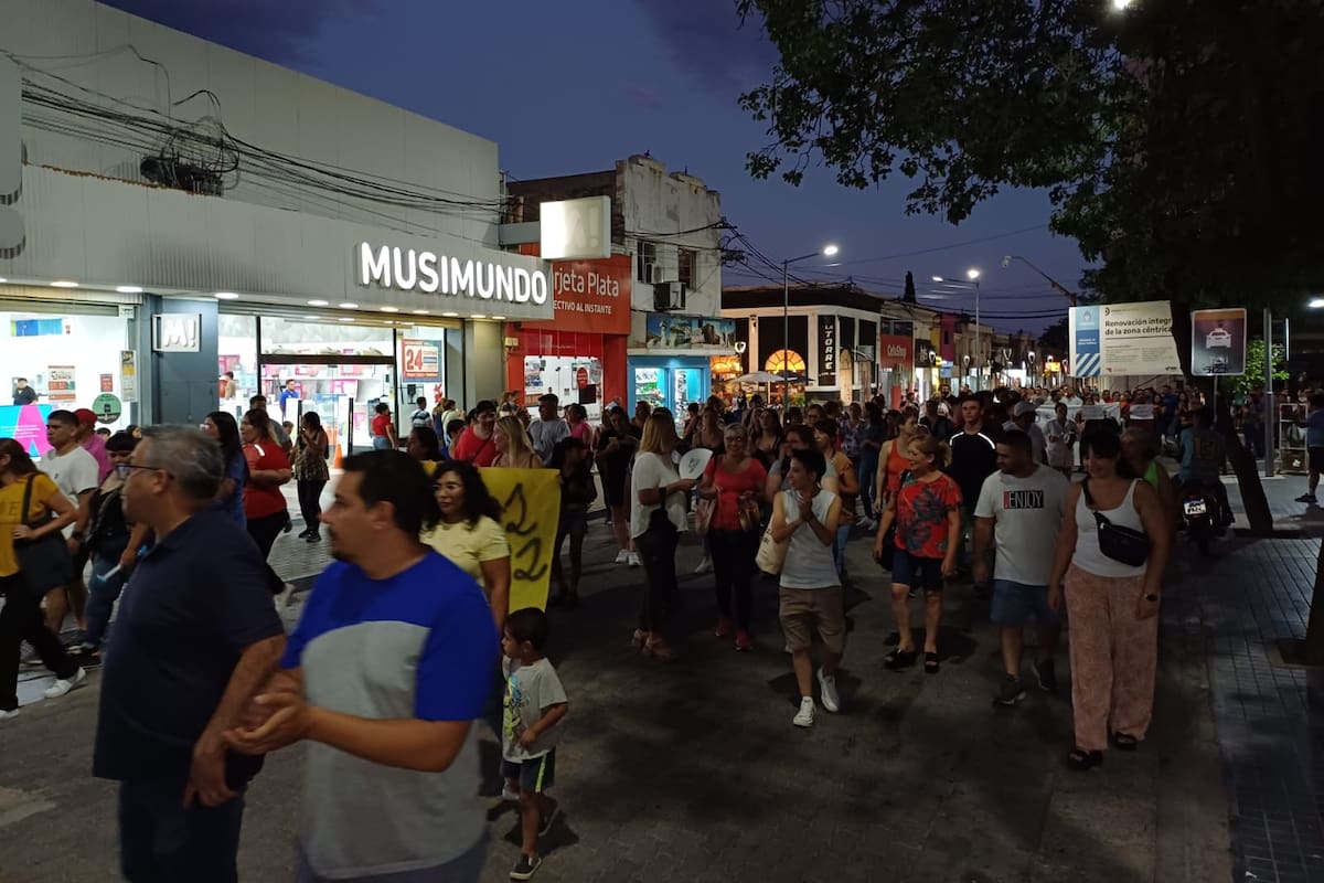 Los autoconvocados de Educación y Salud impulsaron la protesta.