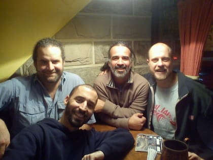 Los autores del hallazgo: Gallina (en primer plano), Canale, Apesteguía y Haluza