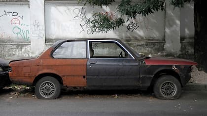 Autos abandonados, otro foco de preocupación