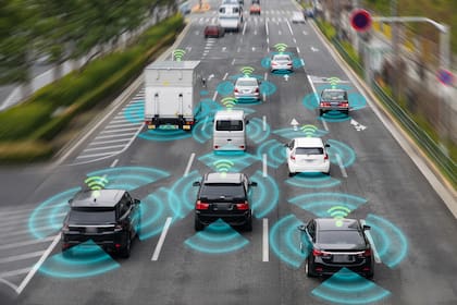 Los autos autónomos deben prestar atención al terreno y también al tránsito que los rodea, que puede resultar impredecible, y obligarlos a tomar una decisión fuera de lo ordinario