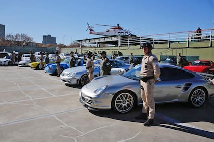 Los autos de alta gama que la justicia secuestró durante el allanamiento en Madero Center