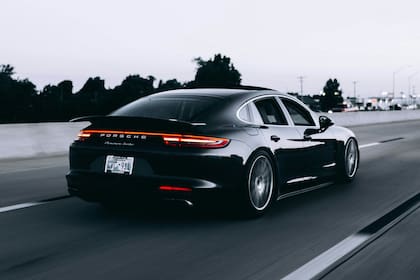 Los autos de lujo impulsaron el incremento de los precios (Unsplash)