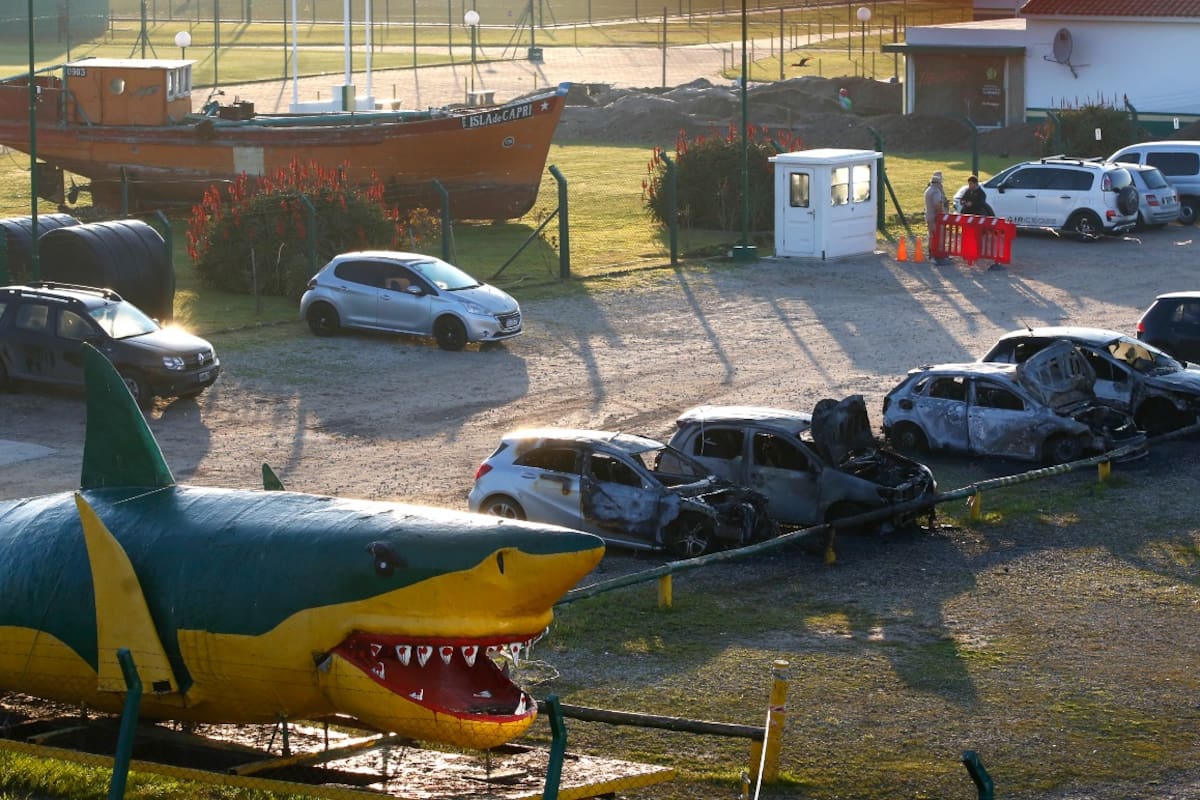 Los autos quemados de jugadores de Aldosivi