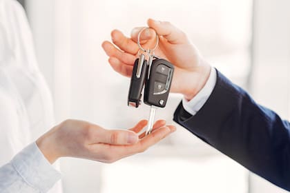 Los autos usados y los vehículos adquiridos mediante arrendamiento quedan fuera de la deducción