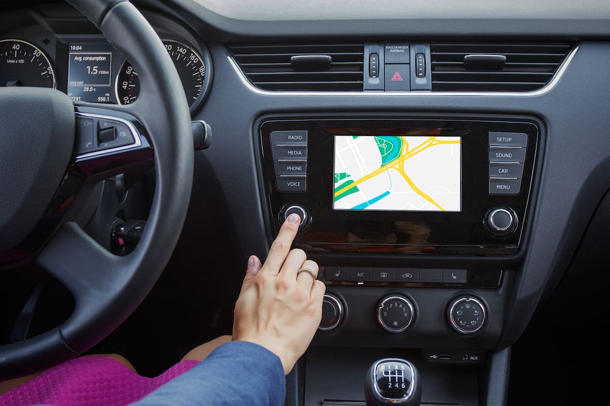 Los avances tecnológicos ayudan a mejorar la seguridad vial, pero paradójicamente los conductores parecen estar cada vez más distraídos