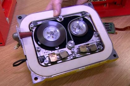 Los aviones almacenan toda la información en cintas magnéticas, un tecnología muy resistente a los golpes