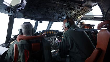 Los aviones buscan una aguja en un pajar
