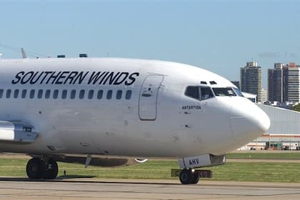 Los aviones con el logo de la aérea estatal, tras la fusión con Southern Winds; pese a los anuncios de vuelos inaugurales, Lafsa jamás despegó