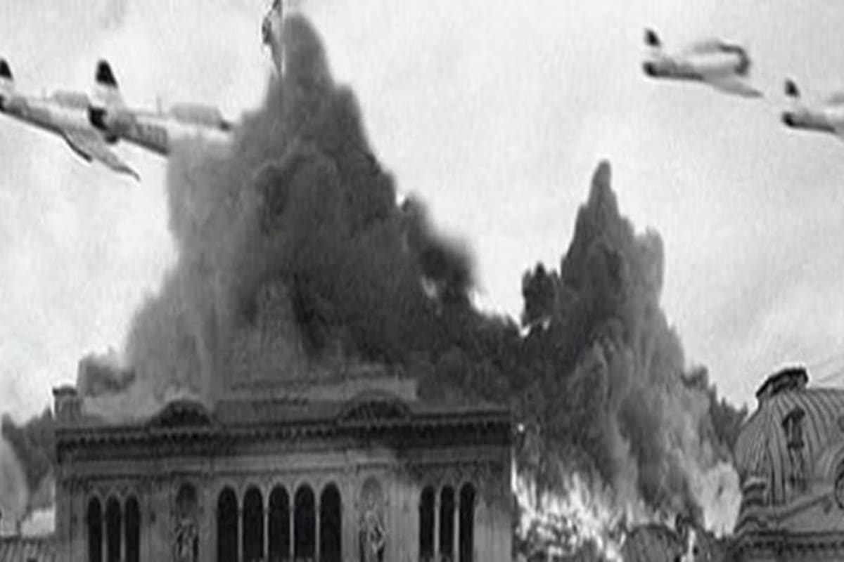 Los aviones de la Marina bombardearon la Casa Rosada y la Plaza de Mayo con la intención de matar a Juan Domingo Perón el 16 de junio de 1955