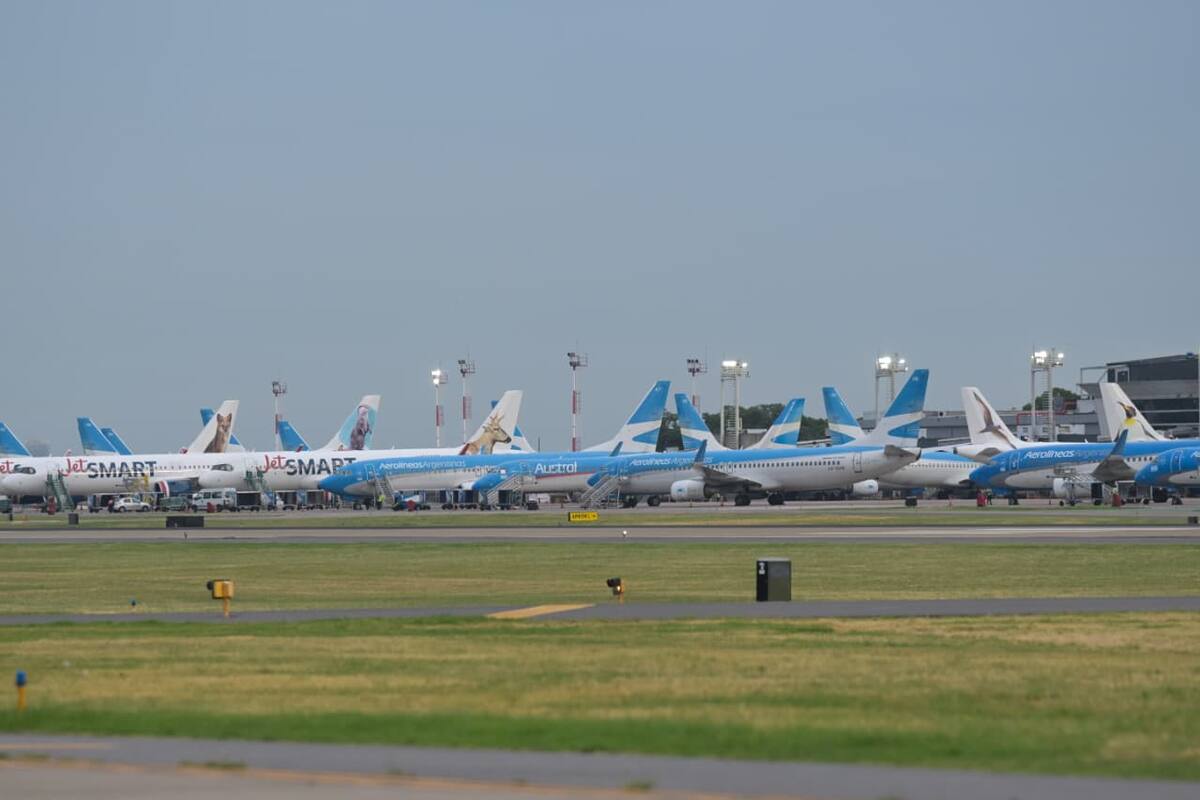 Los aviones en tierra en el Aeropuerto Jorge Newbery