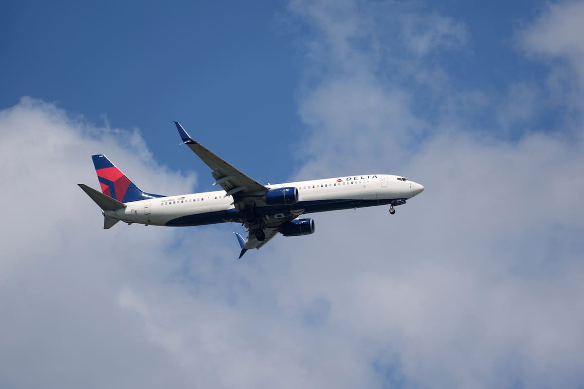 Los aviones pueden experimentar algunas turbulencias, especialmente cuando cruzan sobre montañas o zonas similares.