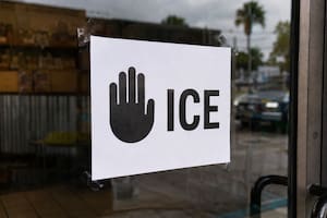 Los carteles que colocan negocios para proteger sus áreas privadas