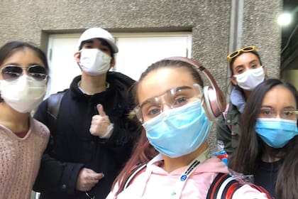 Los bailarines adolescentes estuvieron casi dos meses varados en Nueva York a la espera de un vuelo que los lleve a casa