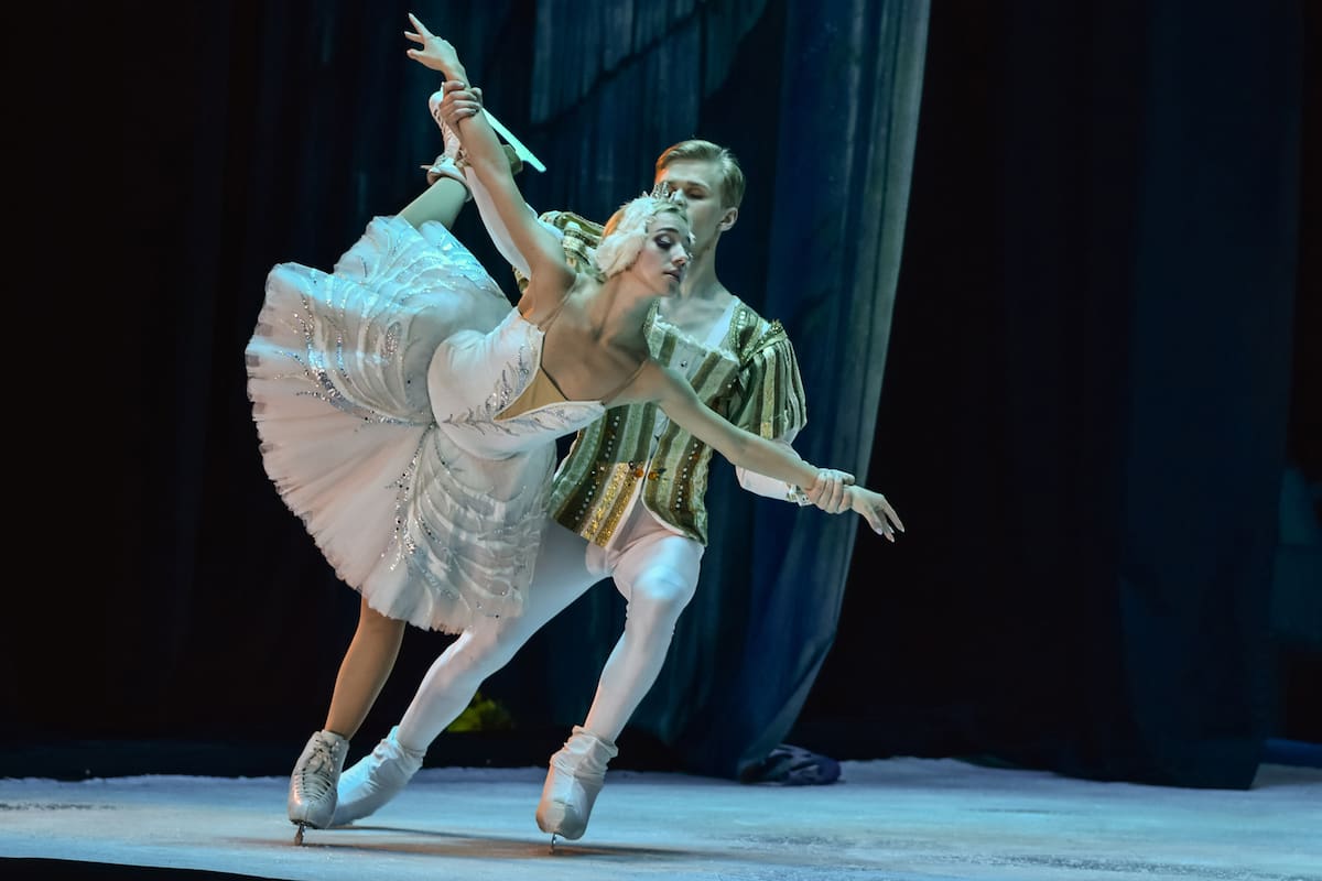 Los bailarines ingresan a la escuela de la compañía a los 13 años y egresan a los 18