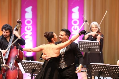 Los bailarines Sandra Bootz y Gabriel Ortega, en el espectáculo de apertura del Festival de Tango 2021