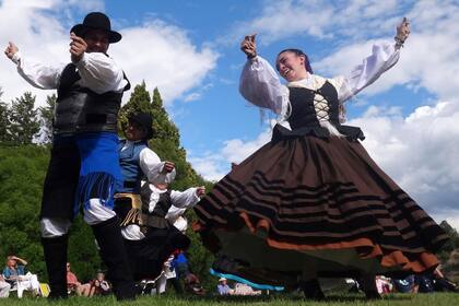Los bailes típicos galeses, con vestuario tradicional