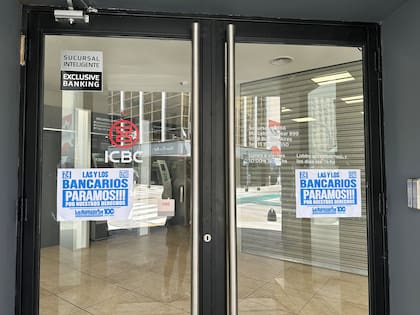 Los bancos adhirieron al paro y permanecerán cerrados desde las 12