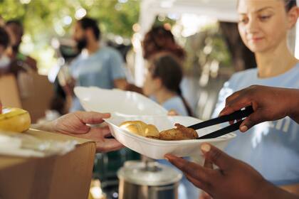 Los bancos de alimentos en EE.UU. distribuyen comida gratis a personas que lo necesiten (Archivo)