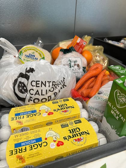 Los bancos de alimentos realizan la distribución de productos en diversos puntos del estado (Instagram/@cencalfoodbank)