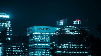 Los bancos podrían exigir prueba de estatus migratorio a los clientes (Unsplash)