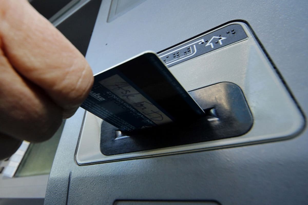 Los bancos prometen recargas en los cajeros el fin de semana