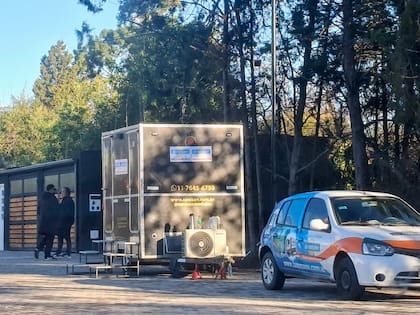 Los baños químicos alquilados por la AFA en su predio de Pilar para la elección de asambleístas del ascenso