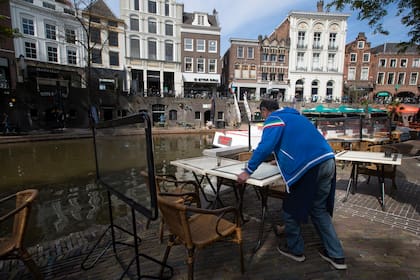 Los bares de Holanda volverán a cerrar temprano