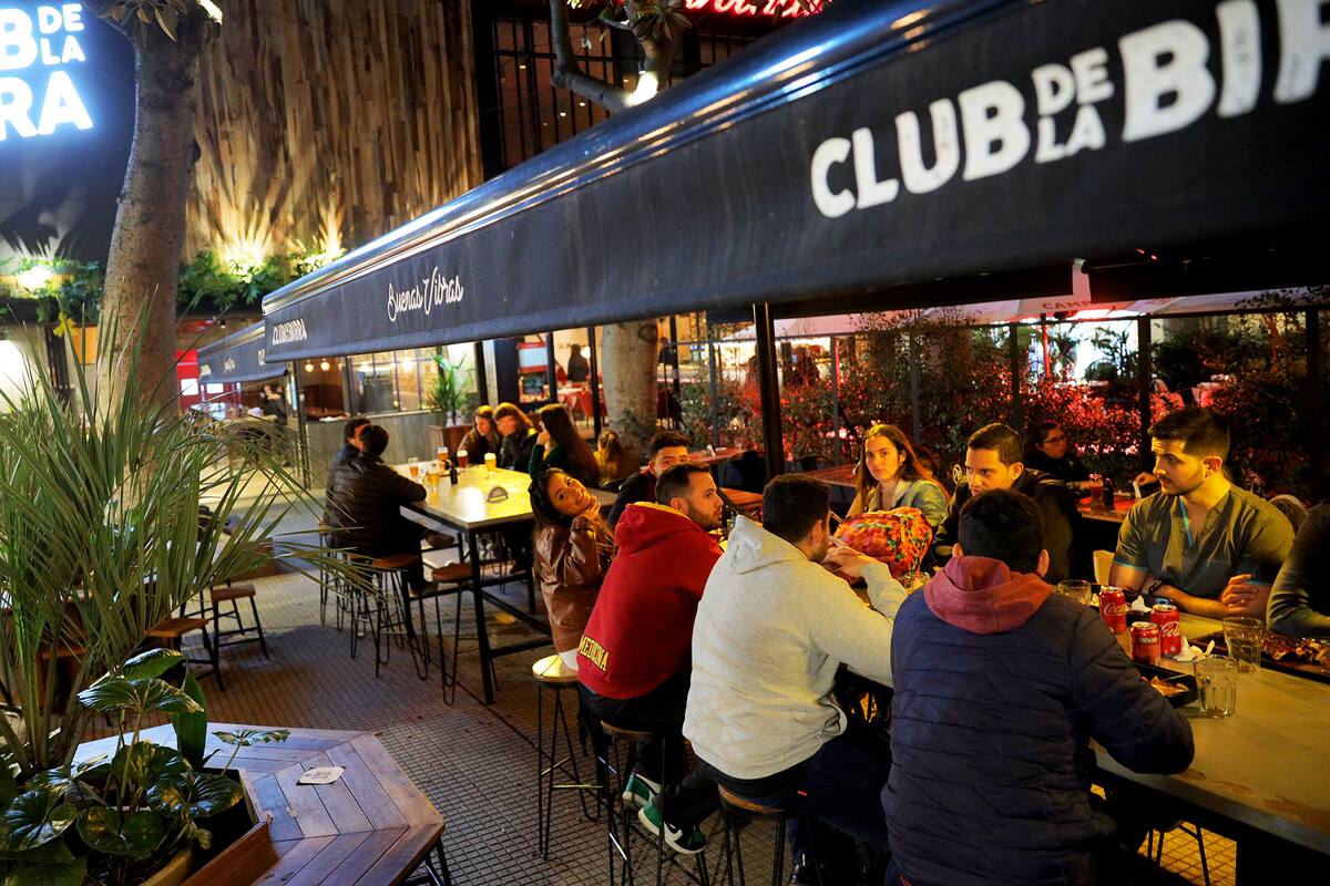 Los bares podrán funcionar hasta las tres de la mañana a raíz de las nuevas aperturas.
