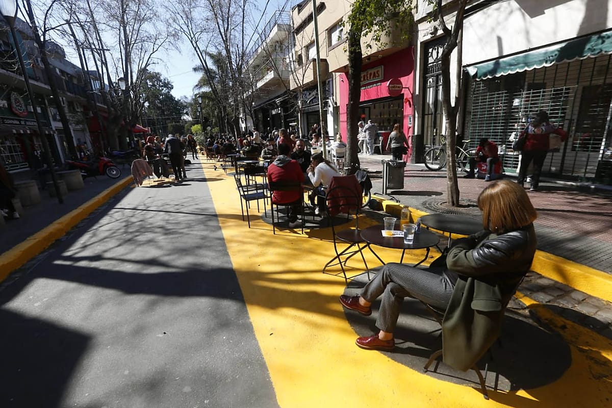 Los bares y restaurantes con mesas en la calle en Devoto