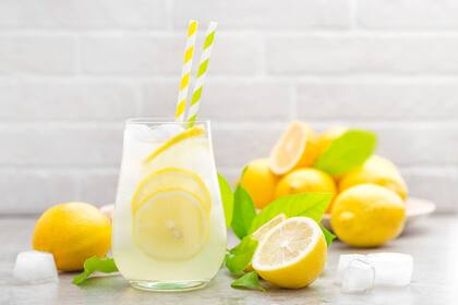 Los básicos: jugo de limón, agua y endulzante