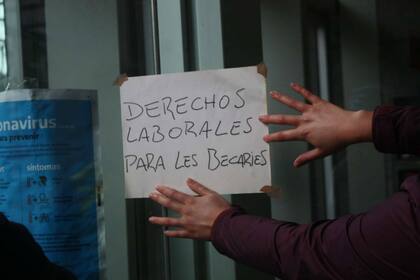 Los becarios reclamarán mañana con un festival virtual y realizarán un paro y movilización, el lunes