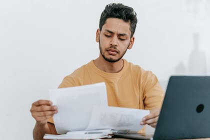 Los beneficiarios deben tener a la mano su número del grupo de determinación de elegibilidad (EDG) para saber cuándo recibirán su pago mensual (Pexels/Michael Burrows)