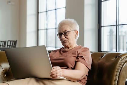 Los beneficiarios ya pueden consultar el calendario de pagos del Social en Texas (Pexels/MART PRODUCTION)